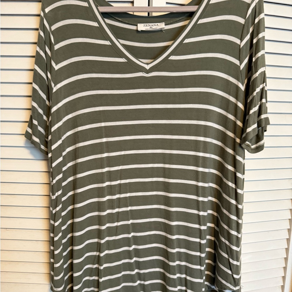 Zenana Outfitters Green and White Oversized Short Sleeve Tee
